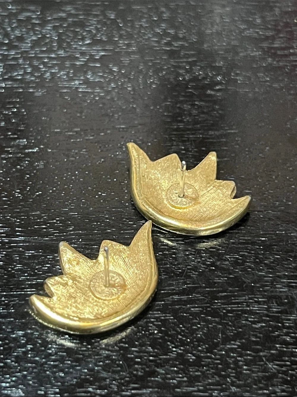 Monet White and Gold Floral Petal Earrings